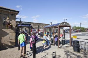 ilkley railway bus station 1 sm.jpg